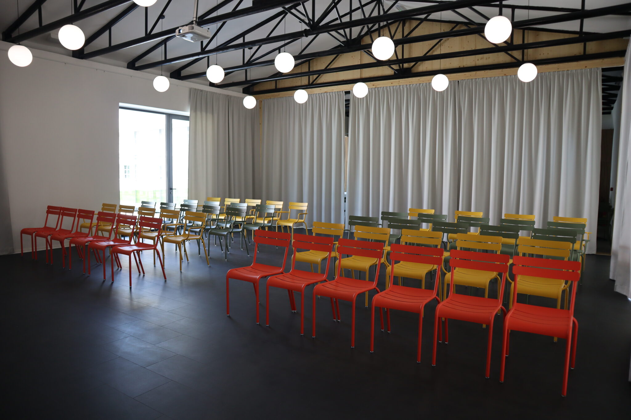 IMG 2586 1 2048x1365 1 Zariadenie interiéru na mieru