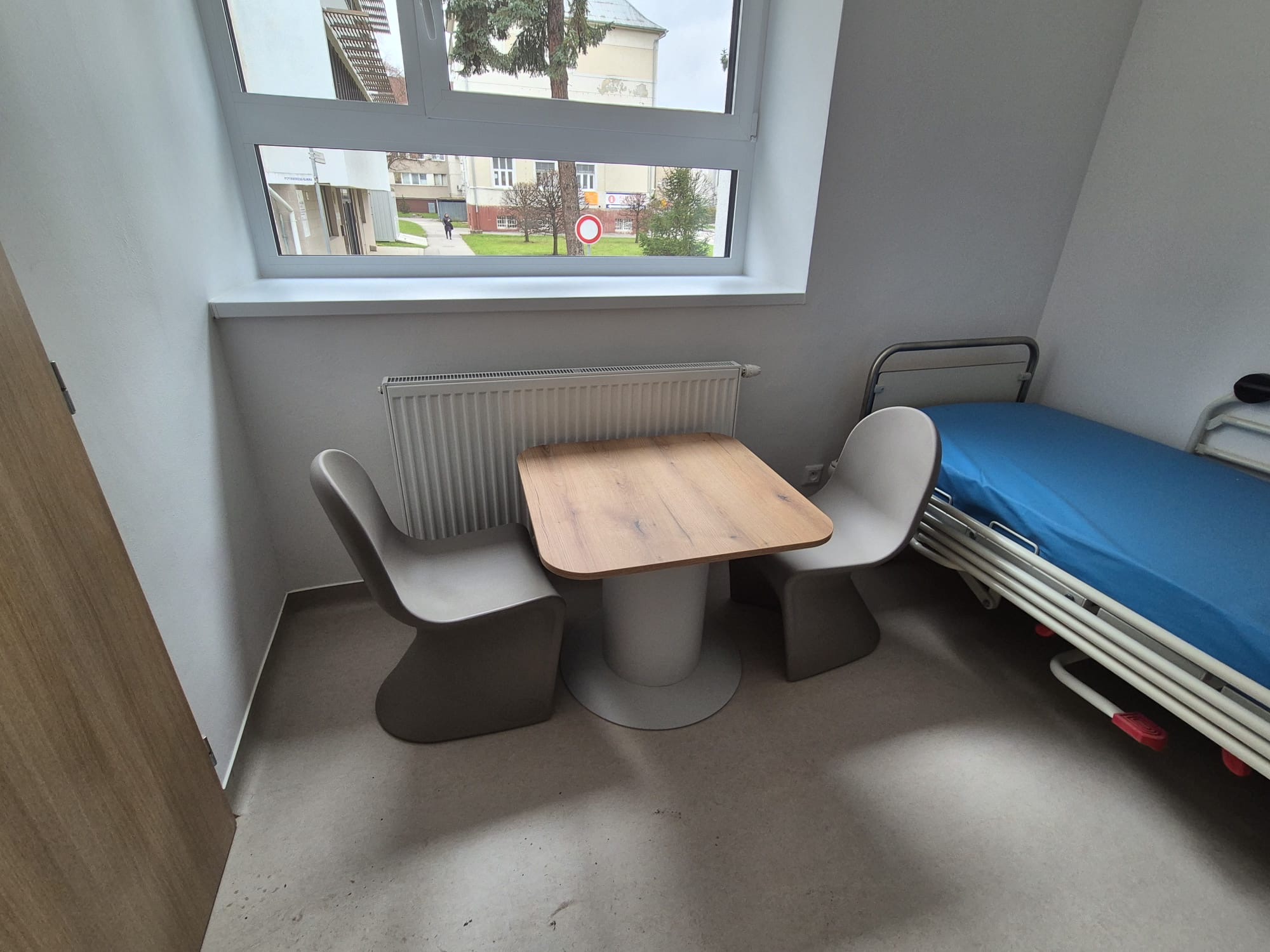 e4dae887 a6dc 448a 83ad 37d1006ccec6 2 Zariadenie interiéru nemocnice